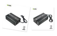 Automatyczna ładowarka litowa 58.4V 8A Inteligentne ładowanie akumulatora LiFePO4 o wadze 2,5KG